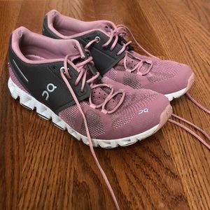 On cloud tennis shoes